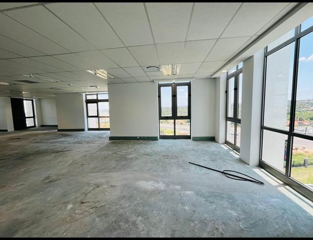 1,160M² OFFICE TO LET IN WATERFALL