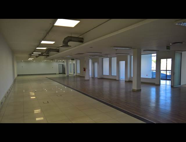 13,088M² WAREHOUSE TO LET IN LONGMEADOW