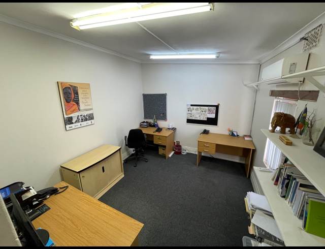 870M² BUILDING TO LET IN GARDENS