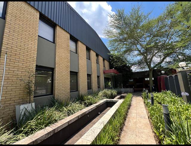 2,798M² WAREHOUSE TO LET IN STRIJDOMPARK