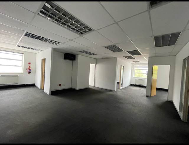 213M² OFFICE TO LET IN BRYANSTON