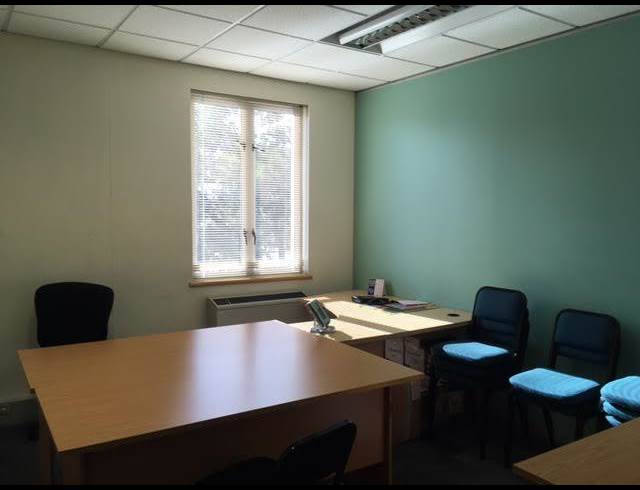 120M² OFFICE RENTED IN PINELANDS