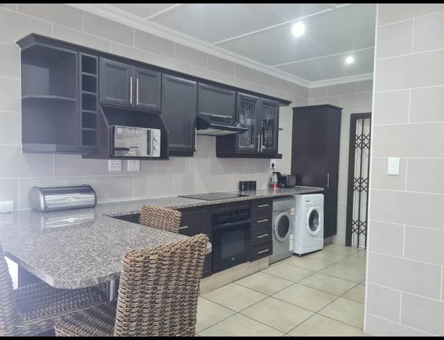 3 BEDROOM DUET TO LET IN BIRDSWOOD
