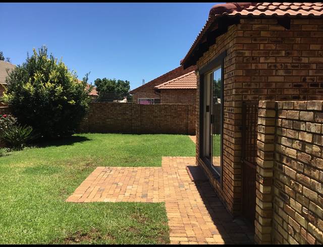 2 bed property to rent in OLIVEDALE