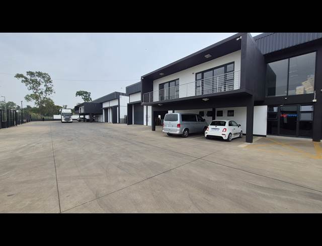 900M² FACTORY TO LET IN APEX