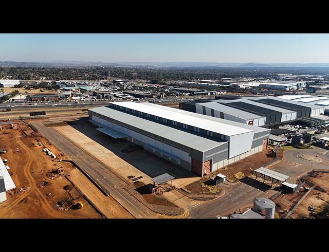 9,800M² WAREHOUSE TO LET IN LOUWLARDIA