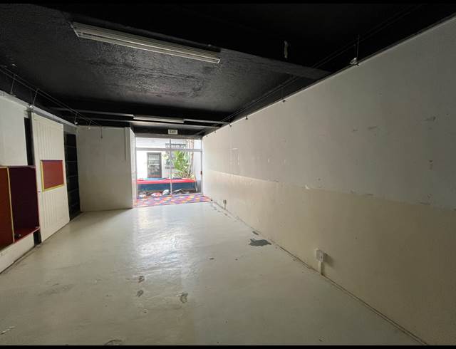 1,076M² BUILDING TO LET IN GARDENS