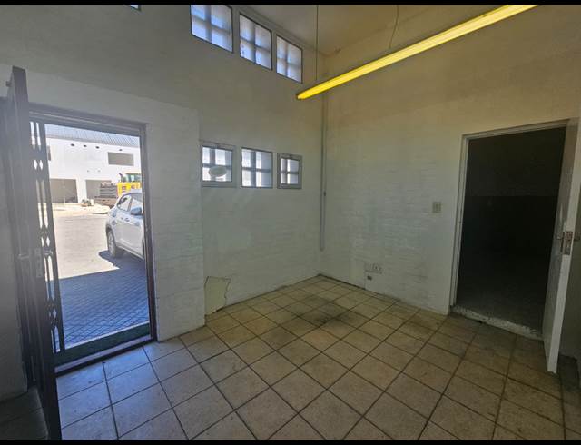 360M² WAREHOUSE TO LET IN EPPING INDUSTRIAL
