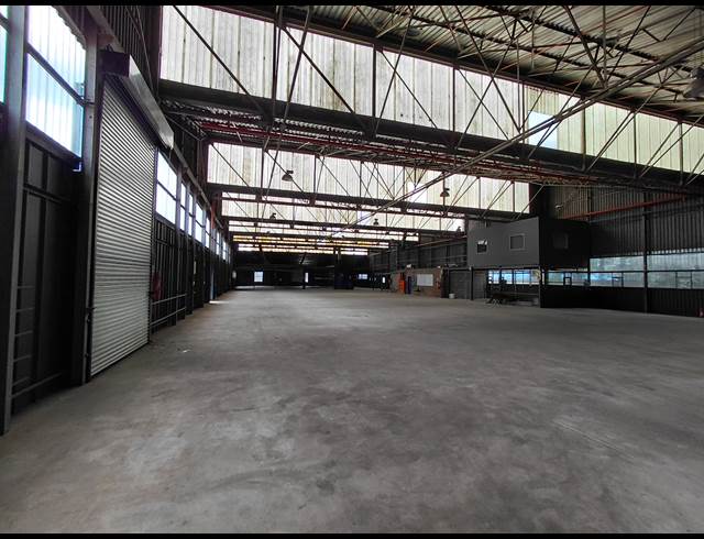 2,899M² WAREHOUSE TO LET IN CLAYVILLE