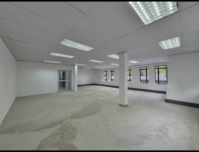 110M² OFFICE TO LET IN HYDE PARK