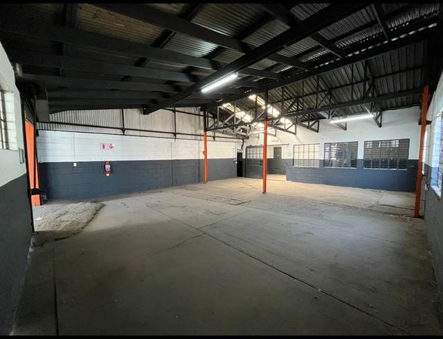 199M² WORKSHOP TO LET IN VULCANIA