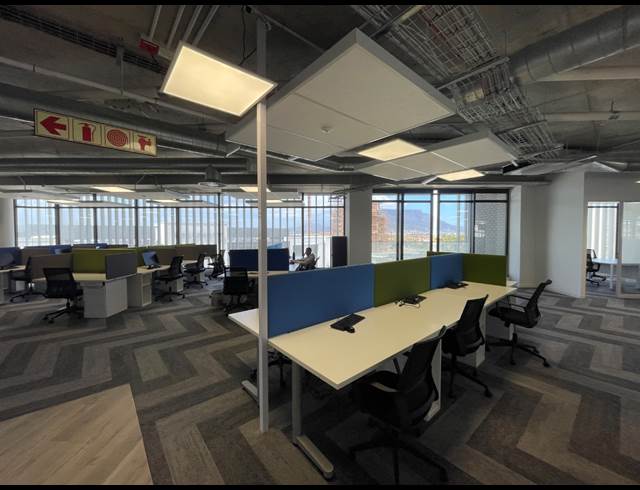 1,135M² OFFICE TO LET IN CENTURY CITY