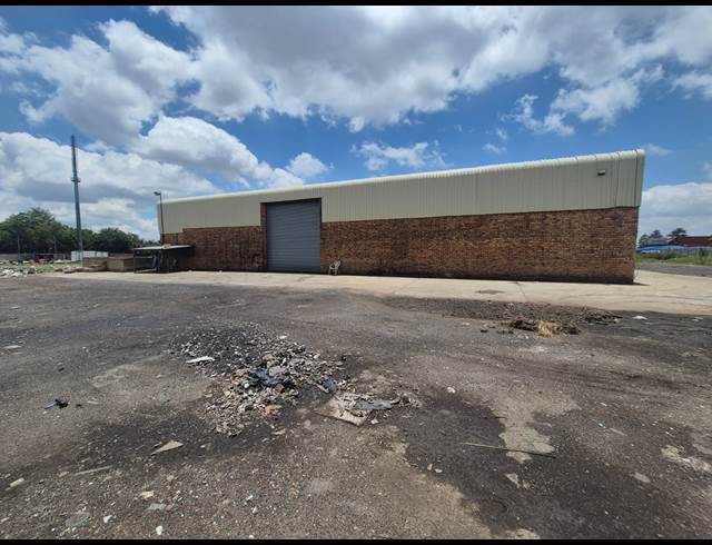 450M² WAREHOUSE TO LET IN POMONA