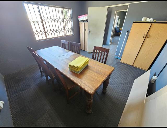 1,000M² WAREHOUSE TO LET IN BOKSBURG EAST