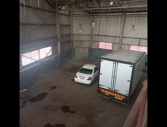818M² WAREHOUSE TO LET IN CITY WEST