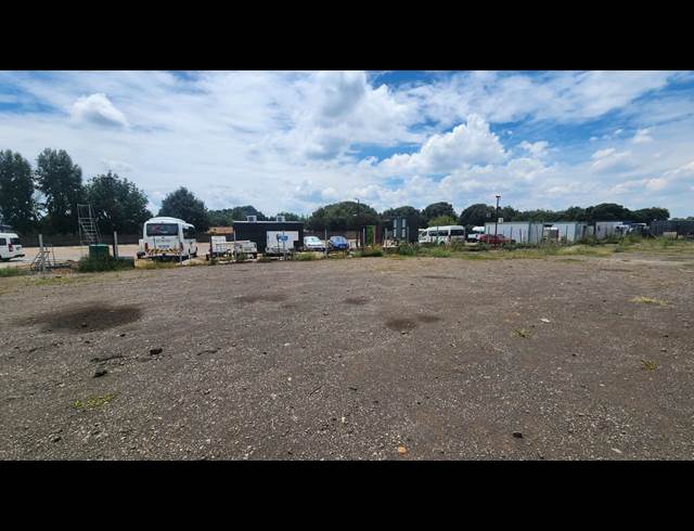 4,700M² INDUSTRIAL YARD TO LET IN RASLOUW