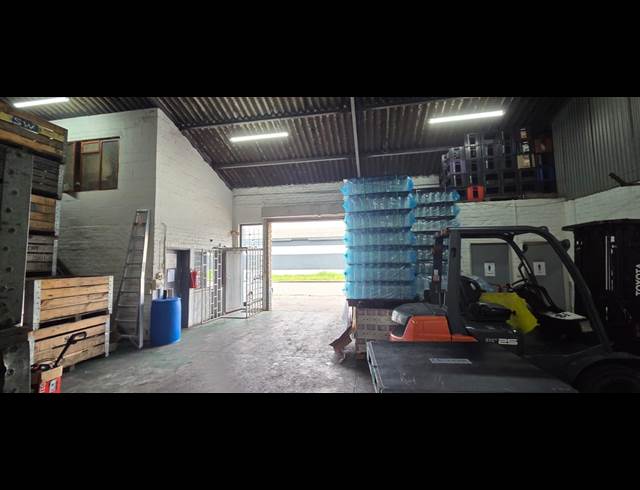 315M² WAREHOUSE TO LET IN CHARLESTON HILL
