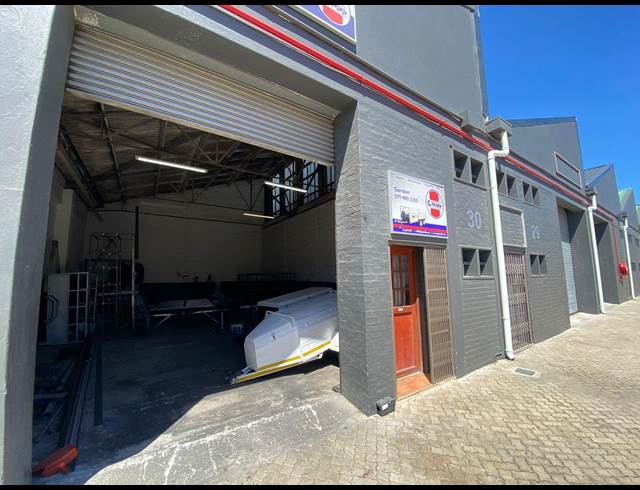 110M² WAREHOUSE TO LET IN EPPING INDUSTRIAL