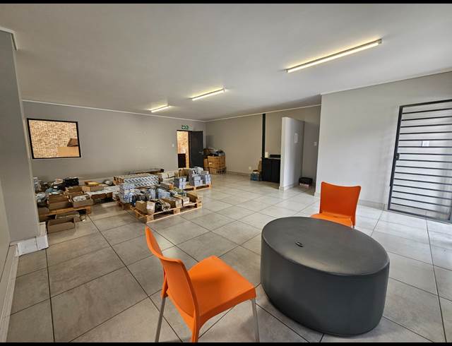343M² WAREHOUSE TO LET IN BARTLETT