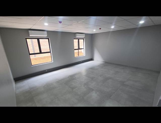 825M² WAREHOUSE TO LET IN RIVERSIDE PARK