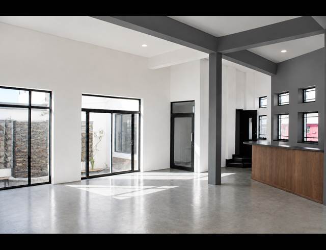 180M² OFFICE TO LET IN WOODSTOCK