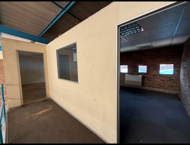 250M² WAREHOUSE TO LET IN LASER PARK