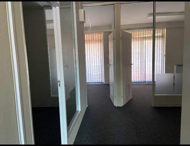 110M² OFFICE TO LET IN WESTLAKE