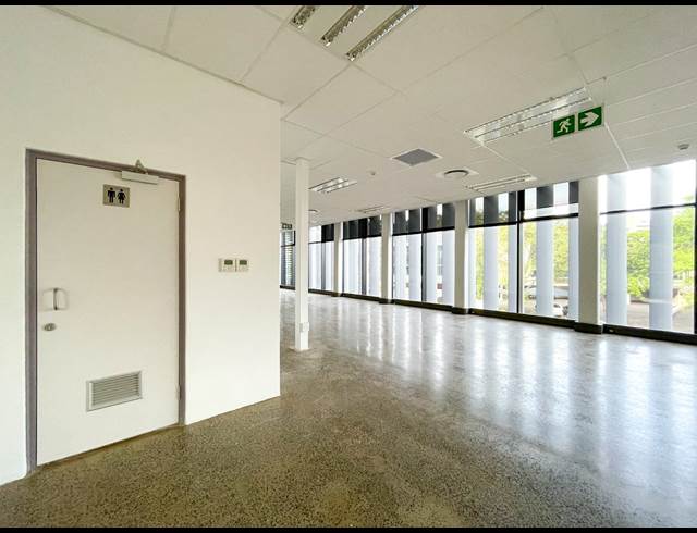 304M² OFFICE TO LET IN WESTVILLE