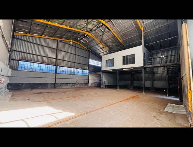350M² WAREHOUSE TO LET IN MANUFACTA