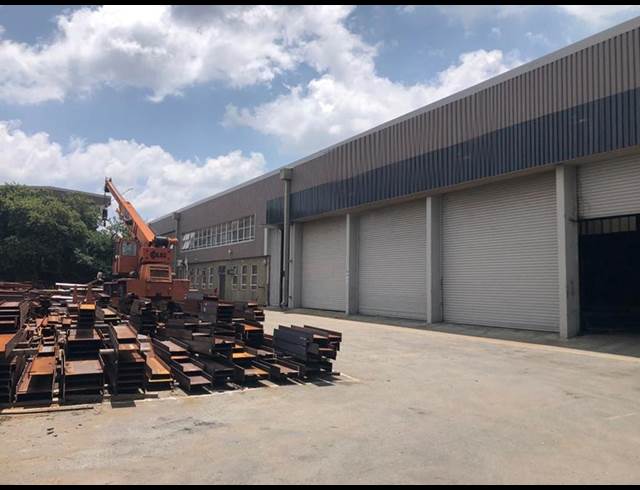 7,700M² WAREHOUSE TO LET IN SPARTAN