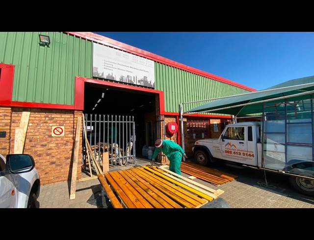 240M² WAREHOUSE TO LET IN HENNOPSPARK INDUSTRIAL