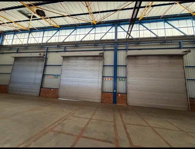 7,102M² WAREHOUSE TO LET IN CLAYVILLE