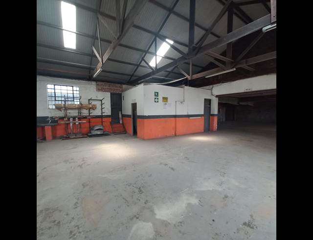 1,100M² WAREHOUSE TO LET IN CITY WEST