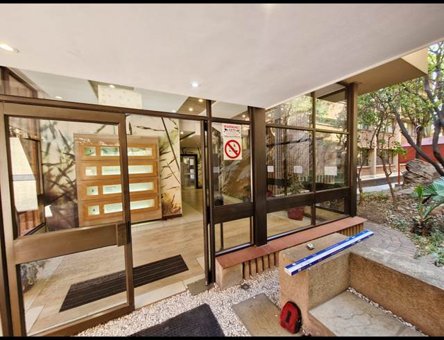 334M² OFFICE TO LET IN HOUGHTON ESTATE