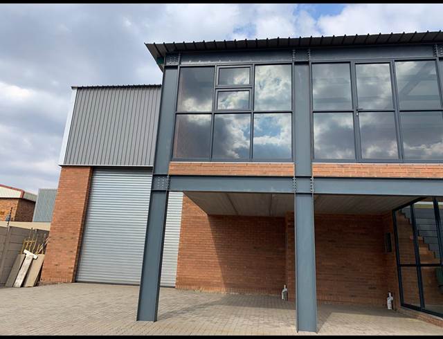700M² WAREHOUSE TO LET IN VULCANIA
