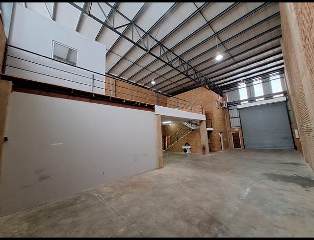 404M² WAREHOUSE TO LET IN LANSERIA