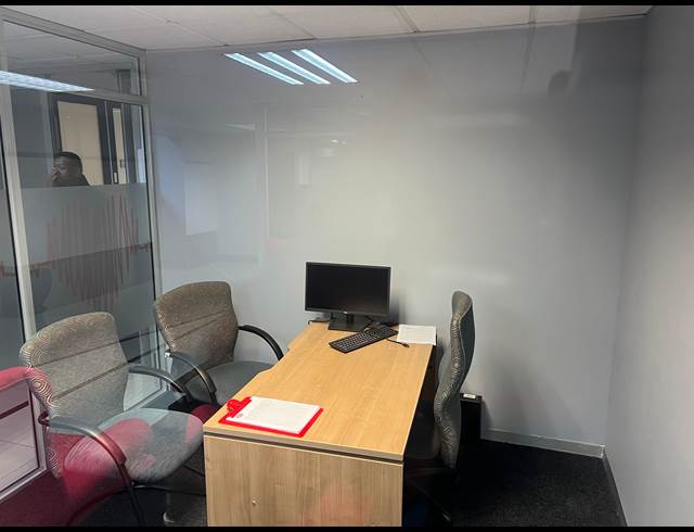 1,246M² OFFICE TO LET IN DAWNCLIFFE
