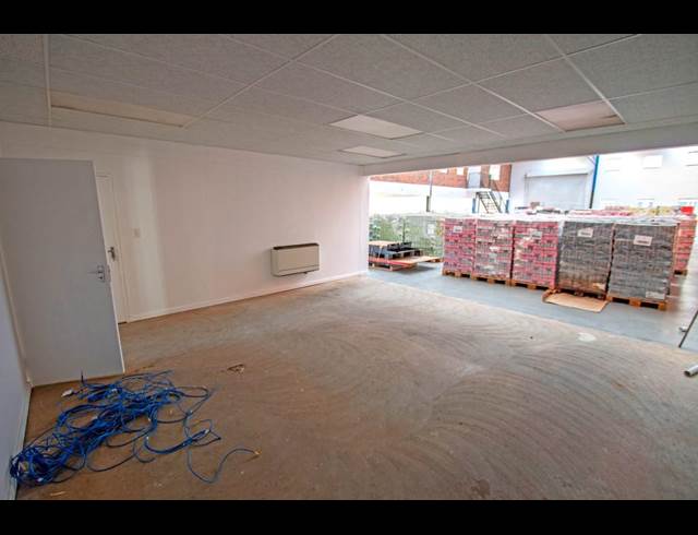 1,049M² INDUSTRIAL YARD TO LET IN HALFWAY HOUSE
