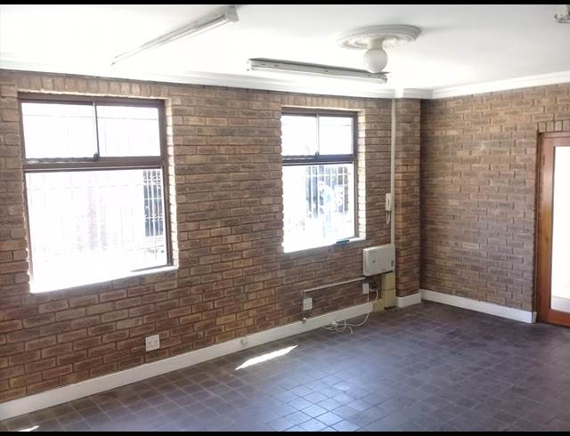 340M² WAREHOUSE TO LET IN EPPING INDUSTRIAL