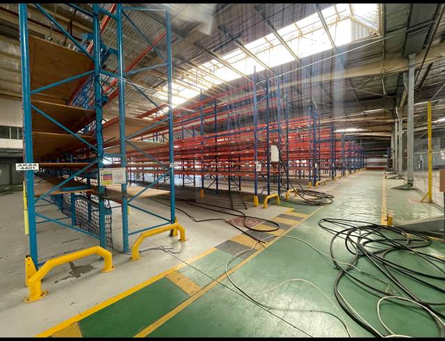 11,924M² WAREHOUSE TO LET IN HALFWAY HOUSE