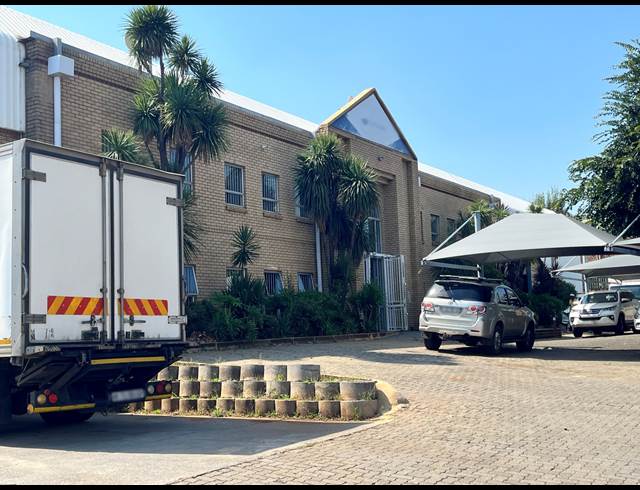 3,178M² WAREHOUSE TO LET IN MEADOWDALE