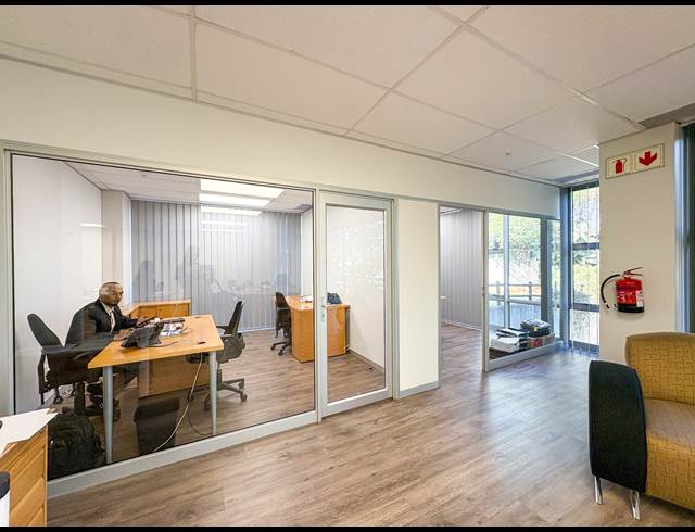 338M² OFFICE TO LET IN LA LUCIA RIDGE