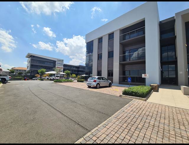 1,348M² OFFICE TO LET IN VORNA VALLEY