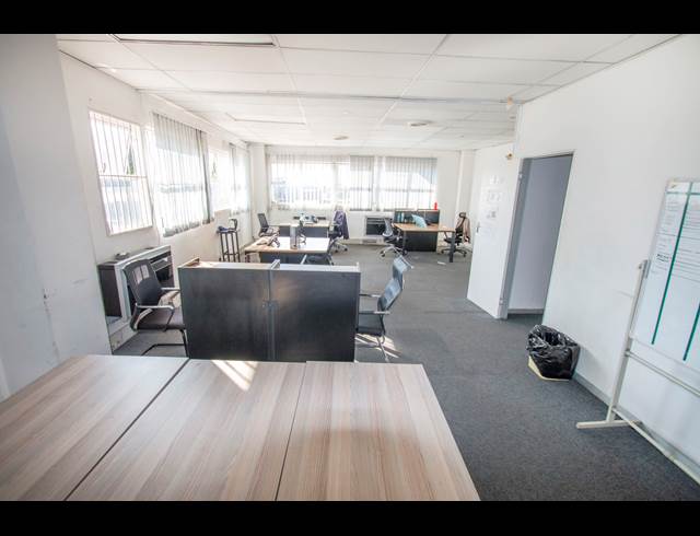 2,128M² WAREHOUSE TO LET IN SPARTAN