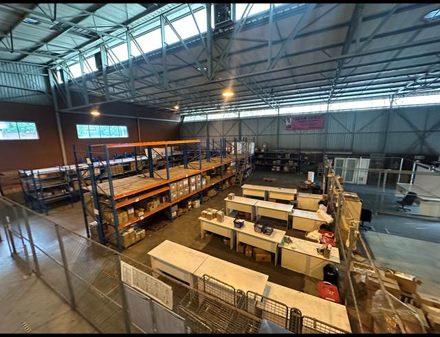1,880M² WAREHOUSE TO LET IN LINBRO PARK
