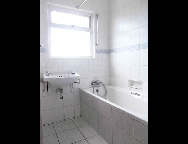 2 bed property to rent in CLAREMONT