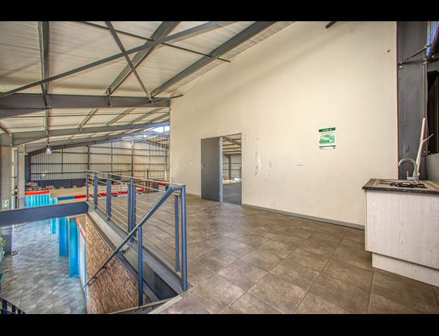 1,150M² WAREHOUSE TO LET IN WYNBERG