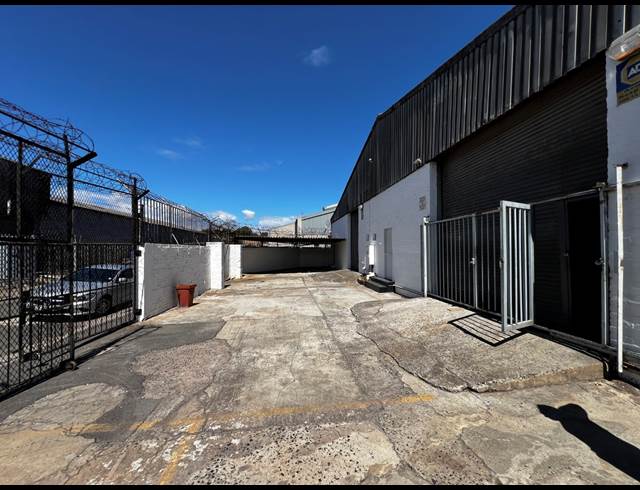 760M² WAREHOUSE RENTED IN BEACONVALE