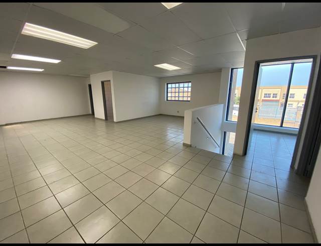 1,250M² WAREHOUSE TO LET IN KILLARNEY GARDENS