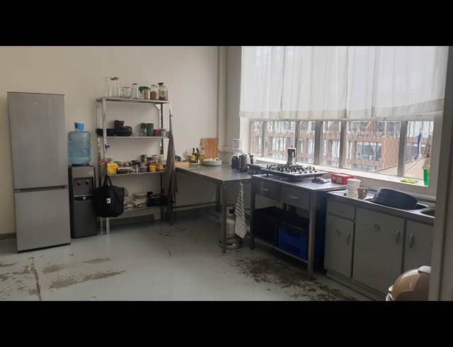 500M² BUSINESS TO LET IN WOODSTOCK